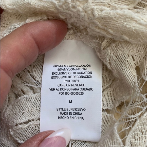 Jolt SZ MD short, Lacey, eyelet blouse top with fringe, cream color tunic - Picture 5 of 7